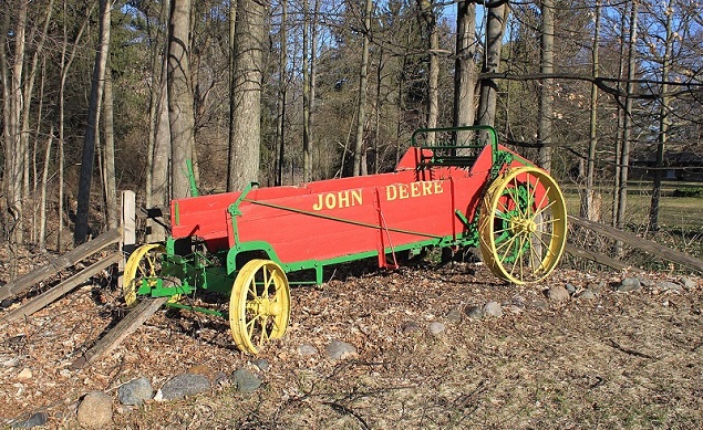 John_Deere_Horse_Drawn_Manure_Spreader_Canton_Michigan-1.jpg